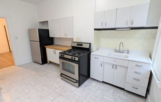 4 Bedroom 1 Bathroom Single Family Home in Trendy Neighborhood (Lawrenceville)