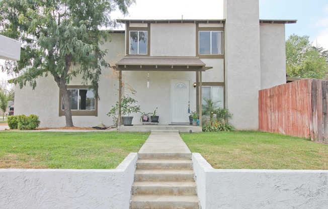 3 Bedroom 2.5 Bath Plus Bonus Room Available in Redlands!