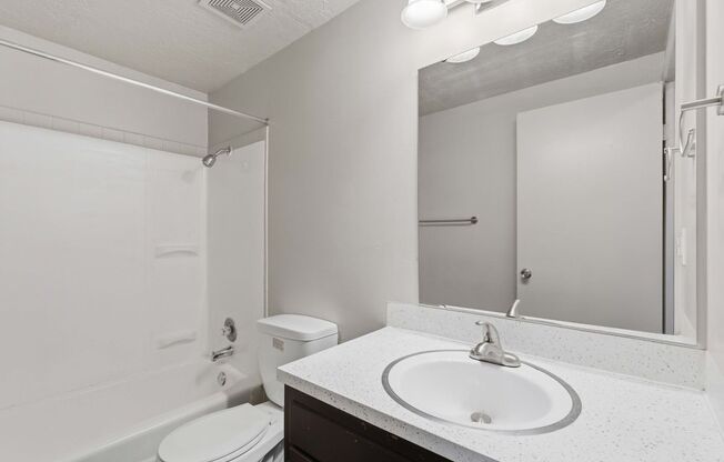 2 beds, 1 bath, 850 sqft, $1,250, Unit F-201