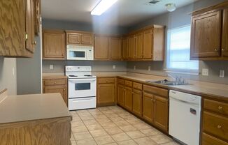 4 beds, 2 baths, $1,550