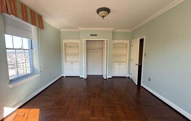 3 beds, 2 baths, 1,952 sqft, $3,200, Unit Royal York 916