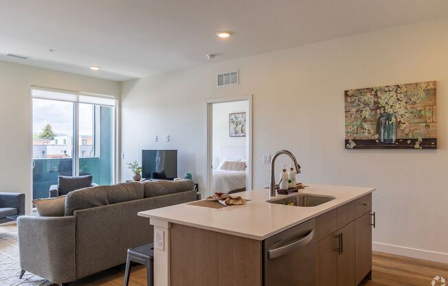 2 beds, 2 baths, 913 sqft, $2,700, Unit 201
