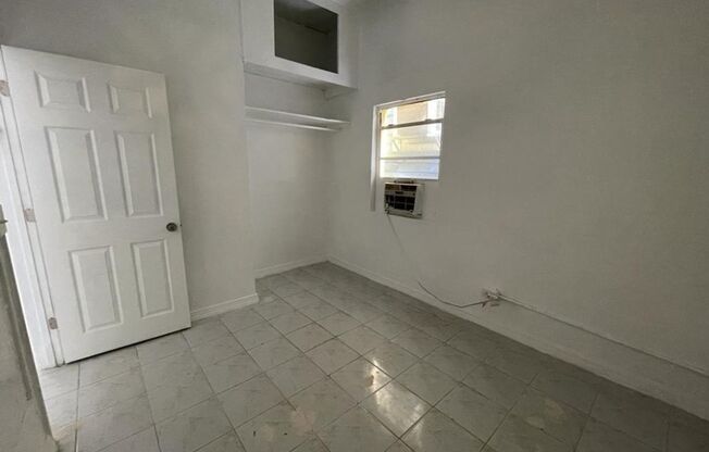 2 beds, 1 bath, $1,600