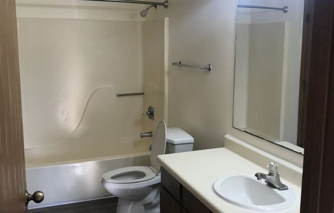 3 beds, 1 bath, 1,040 sqft, $1,695, Unit 3164-308