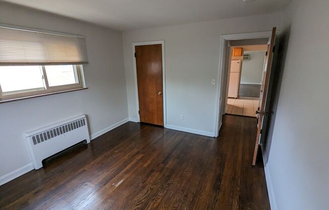 Quiet Pleasant Ridge Apartment