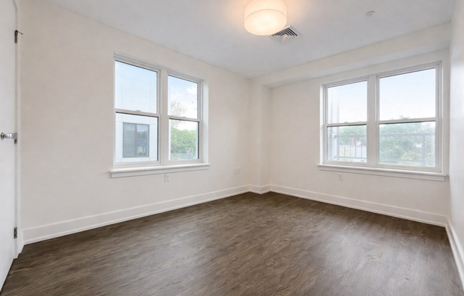 2 beds, 2 baths, 1,000 sqft, $4,050, Unit 201