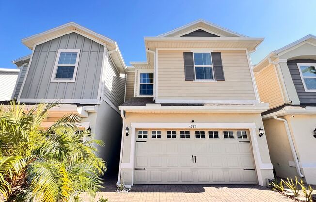 Charming 3-Bedroom Townhome with Community Amenities in Orlando!