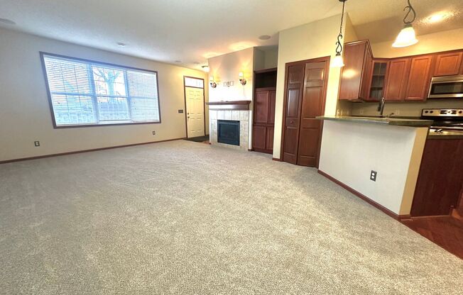 3 beds, 2.5 baths, $2,195, Unit UNIT D