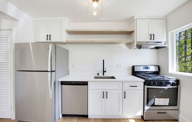 Studio, 1 bath, 400 sqft, $1,550, Unit 1725 #2