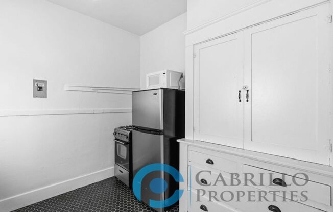 Studio, 1 bath, 341 sqft, $1,695, Unit 304