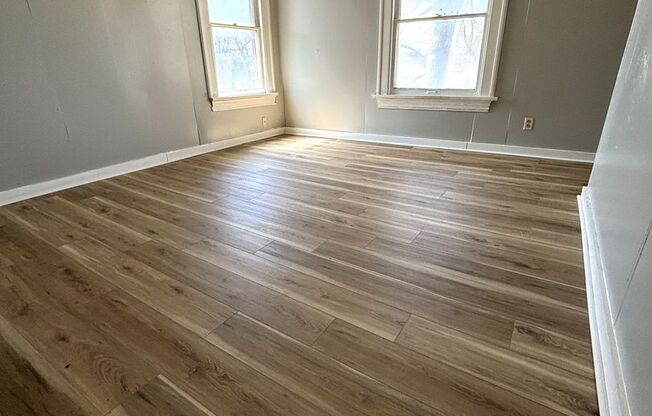 3 Bedroom, 1 bath apartment in convenient location