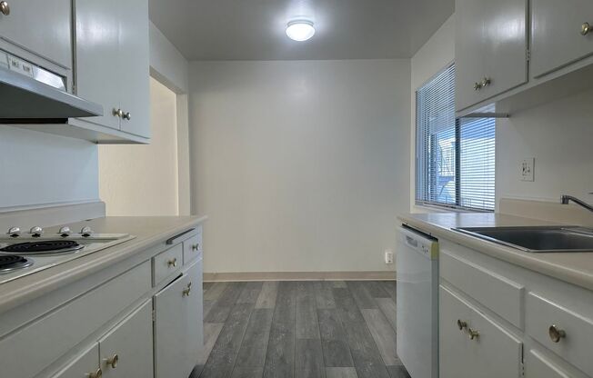 1372 Creekside