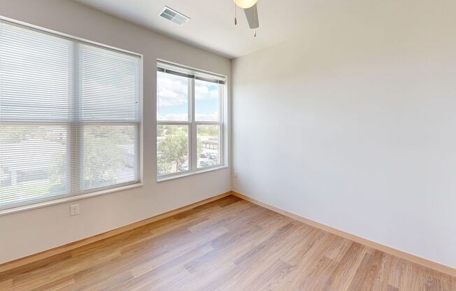 1 bed, 1 bath, 695 sqft, $1,590, Unit #324