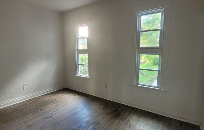 150 / 152 Comrie Ave