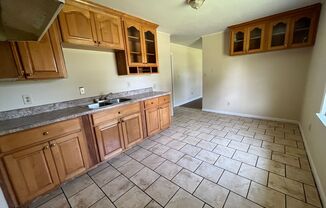 3 beds, 1 bath, $1,100, Unit Apt B