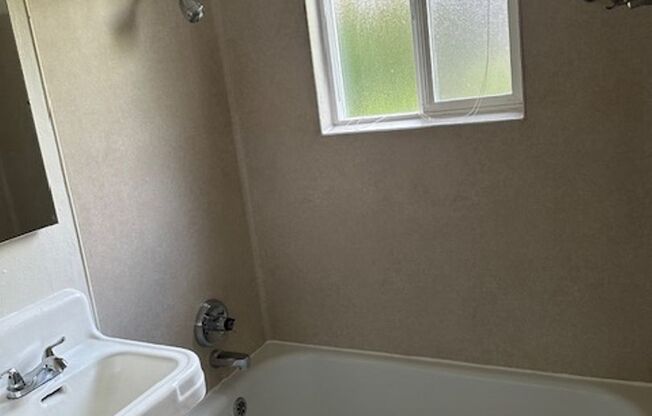 Studio, 1 bath, 550 sqft, $1,195, Unit E02