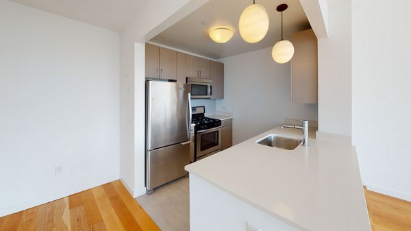 1 bed, 1 bath, 685 sqft, $3,550, Unit 24-R