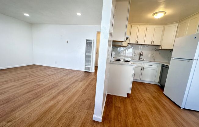 2 beds, 1 bath, 800 sqft, $2,300, Unit B