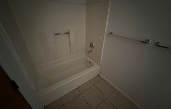 2 beds, 1 bath, 900 sqft, $2,080, Unit 732 S. Millvale Ave. #B7