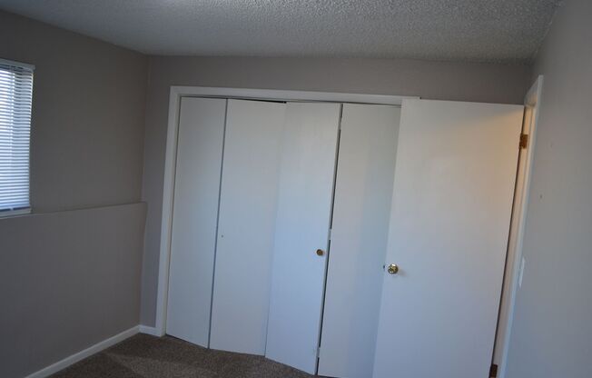 2 beds, 1 bath, $850, Unit D