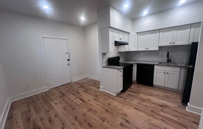 2 beds, 1 bath, 850 sqft, $1,299, Unit WS703A