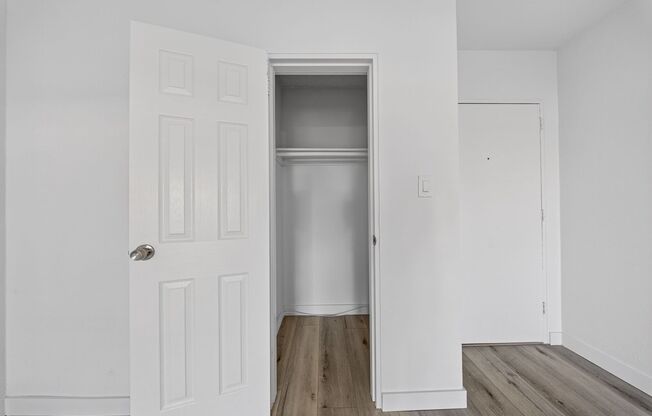 2 beds, 2 baths, $2,800, Unit 017#201