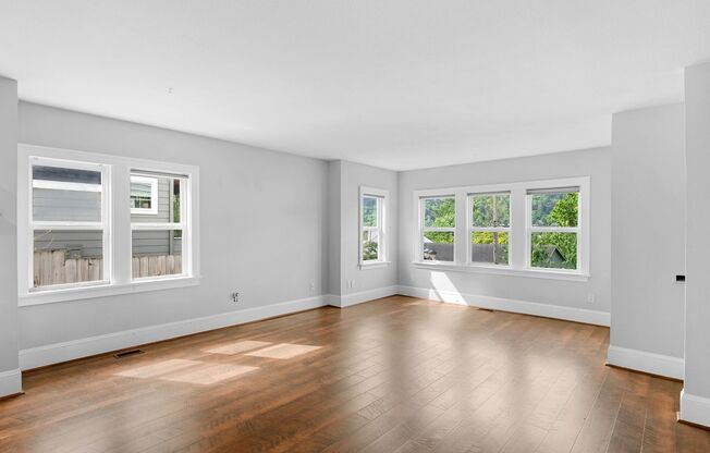 3 Bed/3 Bath Cathedral Park Charmer with Great Updates & Sauna!