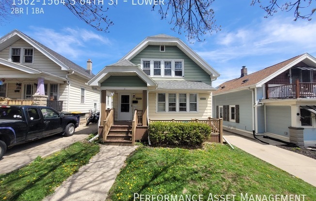 1562 1564 S 64 ST