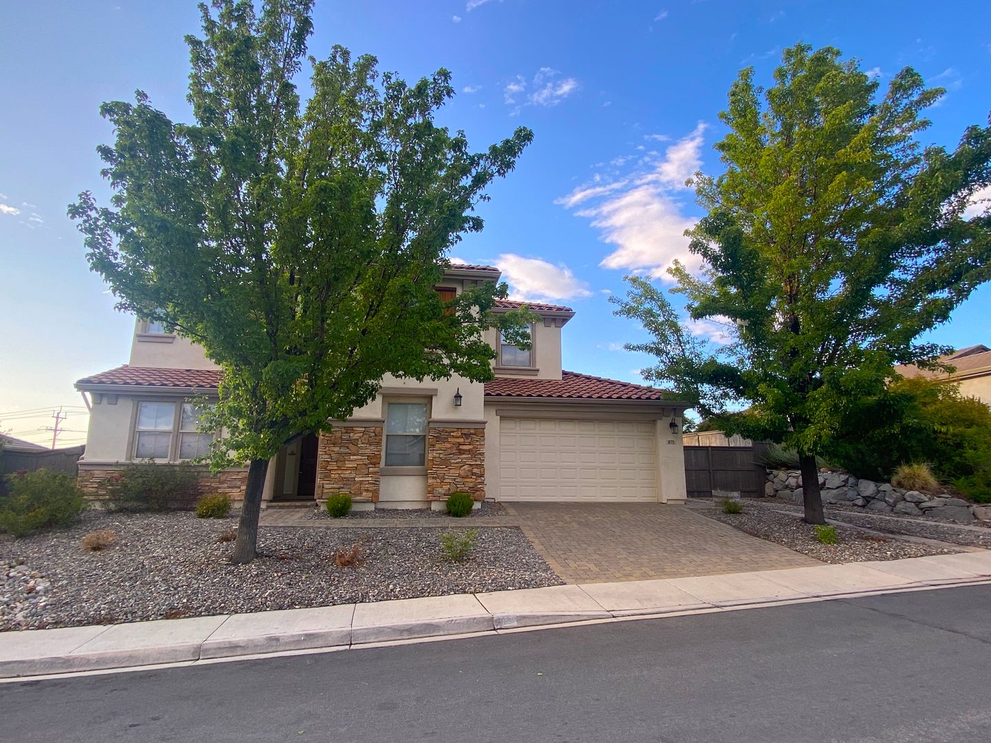 Top of the Hill - Gorgeous 5 Bedroom 3 Bath Reno House 3,160 sf