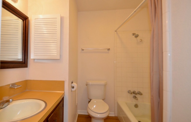 3 beds, 2 baths, $1,400