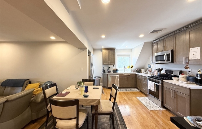 821 WINTHROP AVE