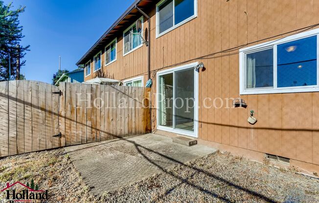 3 beds, 1.5 baths, 1,000 sqft, $1,645, Unit C