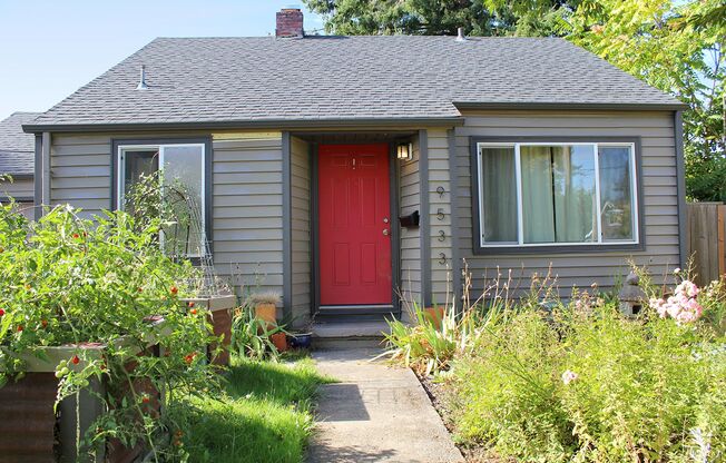 Adorable 3+ Bedroom St. Johns Bungalow with the Right Updates!