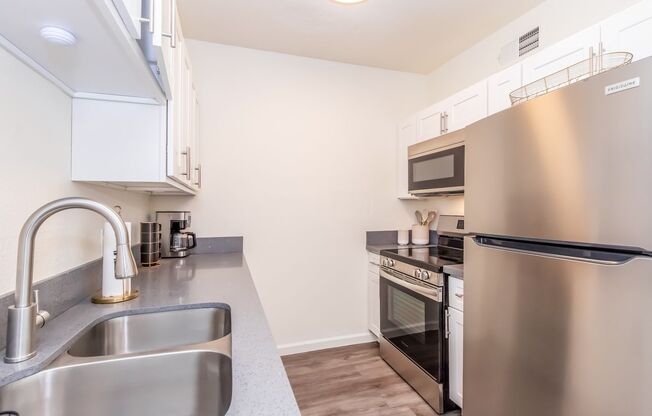 2 beds, 2 baths, 922 sqft, $1,250, Unit 1042