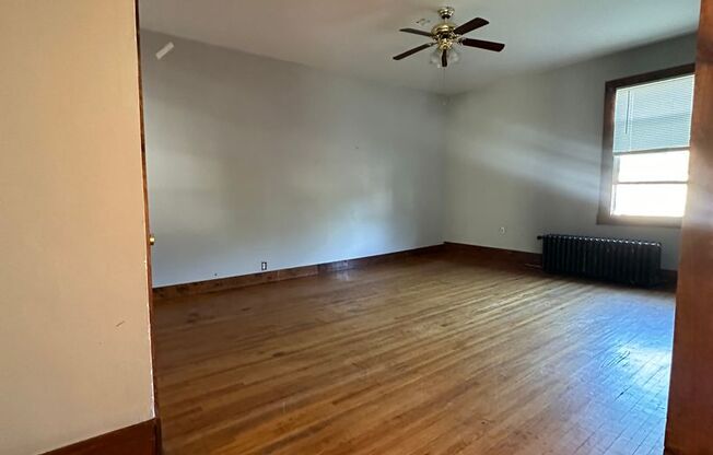 1 bed, 1 bath, $650, Unit Unit 4