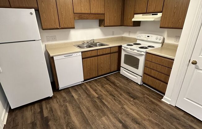 2 Bedroom 2 Bathroom Condo!