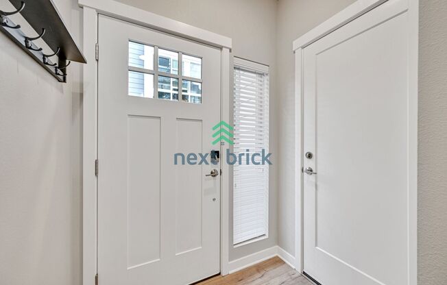 2 BEDS & 2.5 BATH TOWNHOUSE FOR RENT