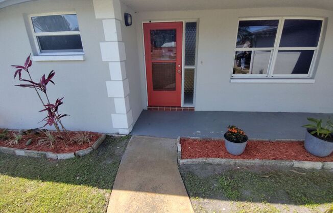 Renovated 2/2/1
