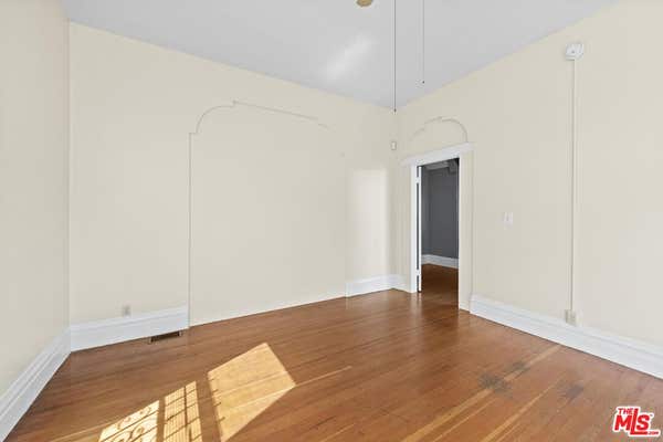 1223 W 23 ST
