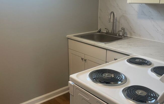 Newly Renovated One Bedroom Duplex - Water & Lawncare Included!