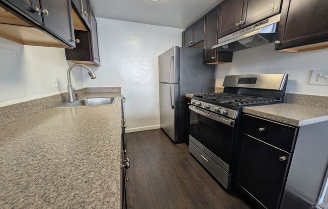 2 beds, 1 bath, $2,200, Unit 622