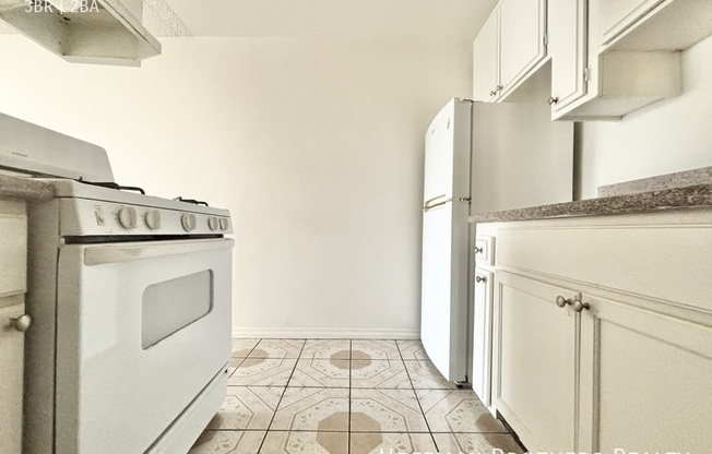 316 E Hyde Park Blvd Centinela