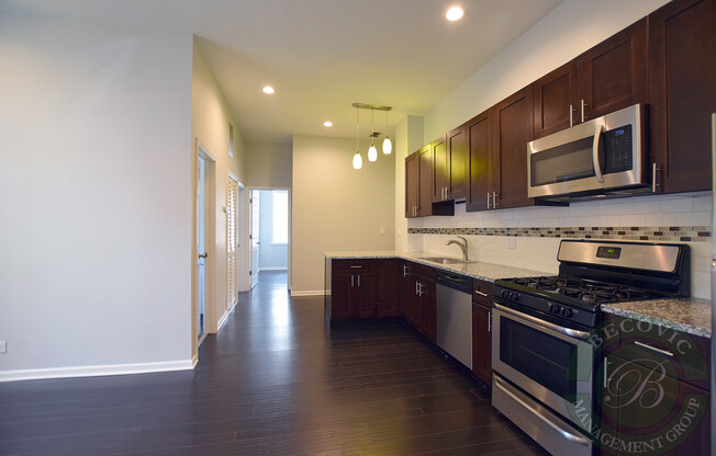 2 beds, 1 bath, 700 sqft, $2,200, Unit 103