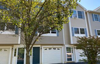 Beautiful Condo in Quiet Community in Manchester!