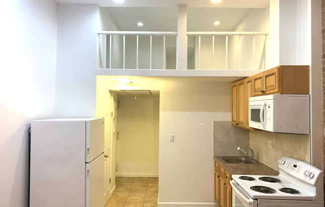 744 9 AVE