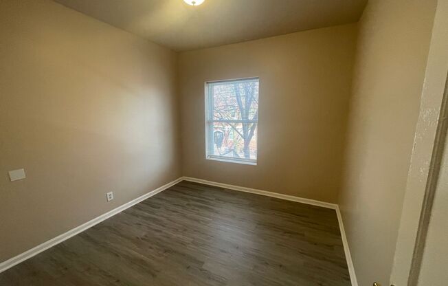 4 beds, 2 baths, $1,850, Unit 5400-2