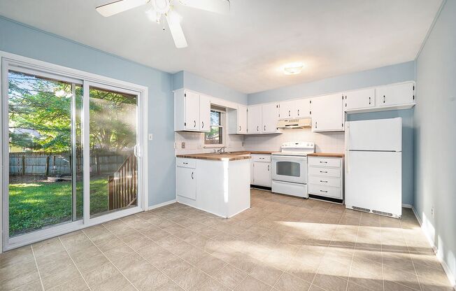 $0 Application Fee In August Huge Independence Duplex With Attached Garage!