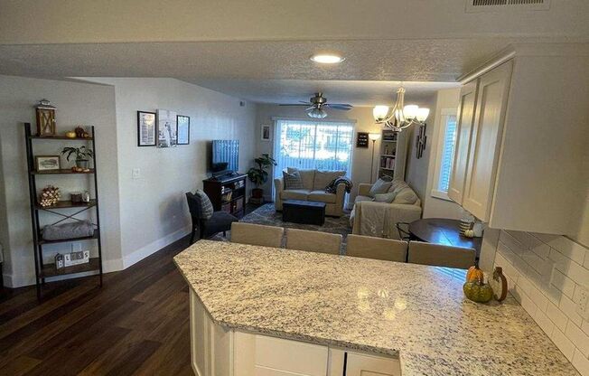 2 beds, 1 bath, $1,525