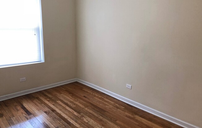 2 beds, 1 bath, $1,800, Unit 4750 #2E