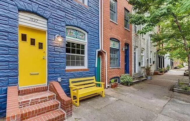 Charming 3 Bedroom/2.5 Bathroom Townhome in Beautiful Upper Fells Point!